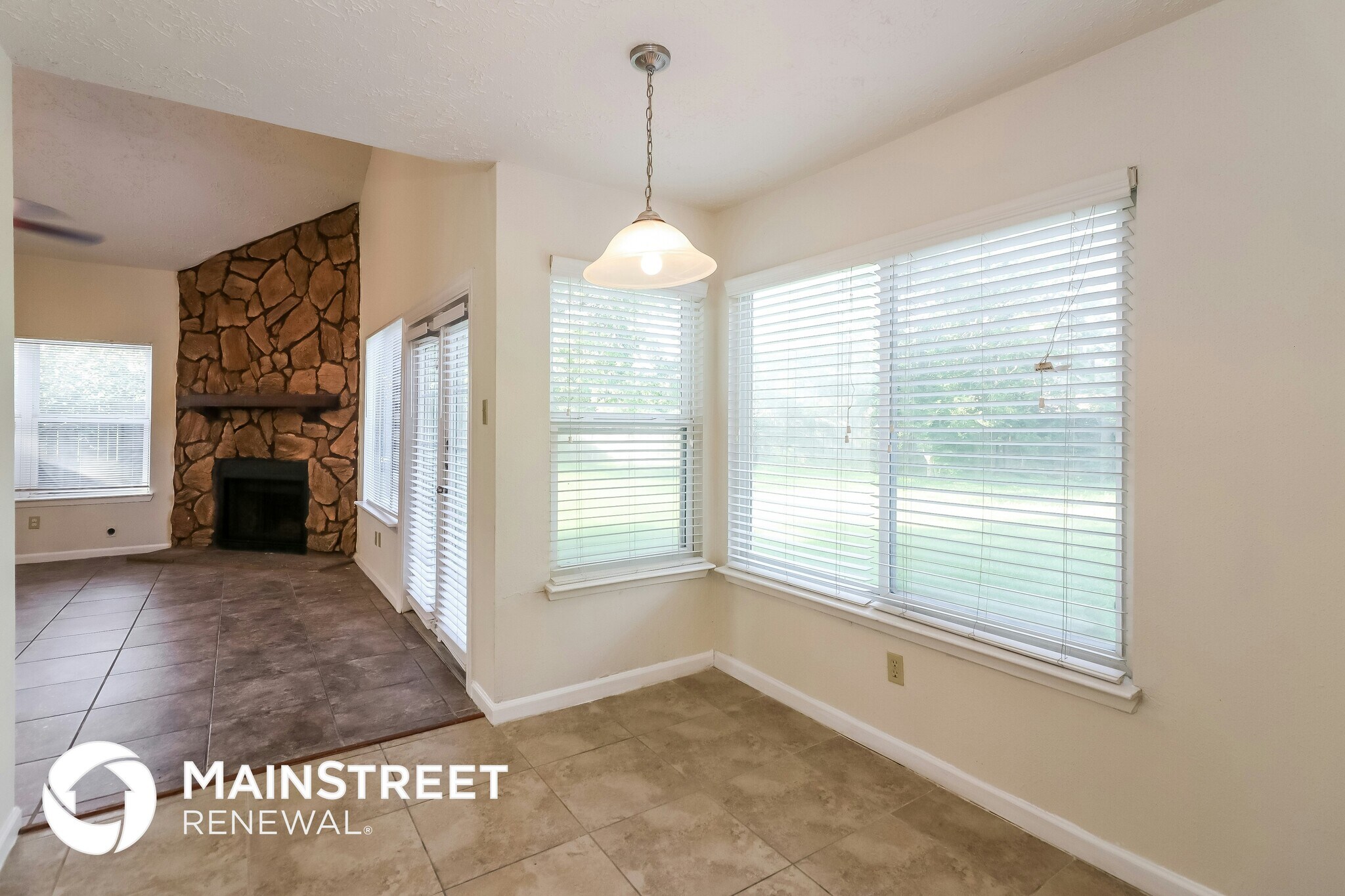 Building Photo - 15703 Baybriar Dr