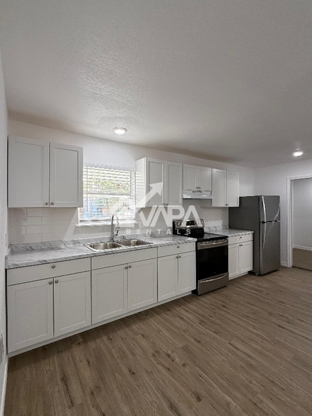 Building Photo - 202 Florencia Ave