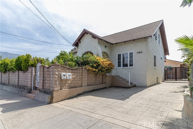 Building Photo - 10610 Nassau Ave