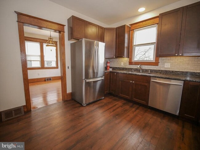 Building Photo - 332 Crown Point Rd