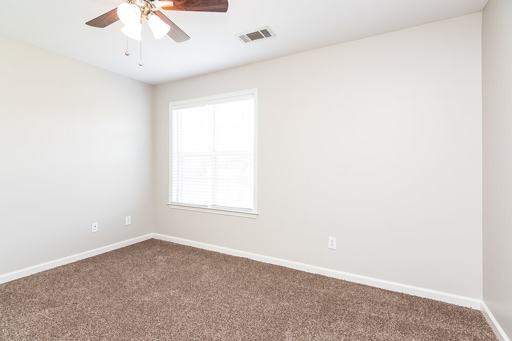 Building Photo - 9785 Kingsridge Dr