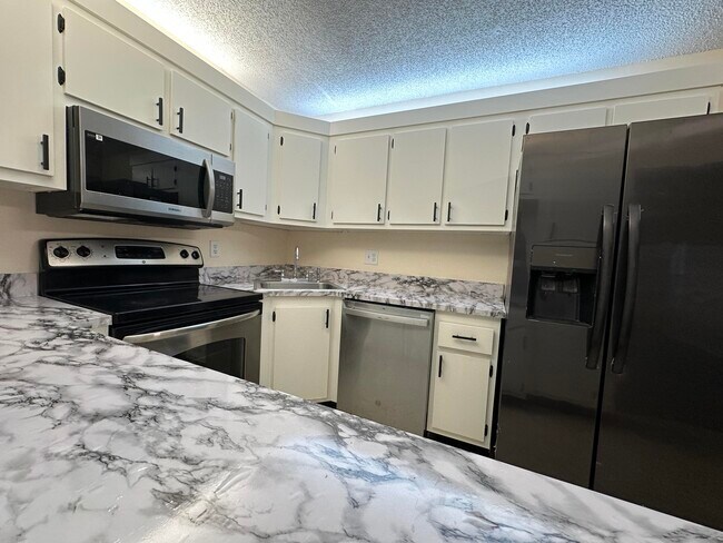 Building Photo - 3664 Alder Dr