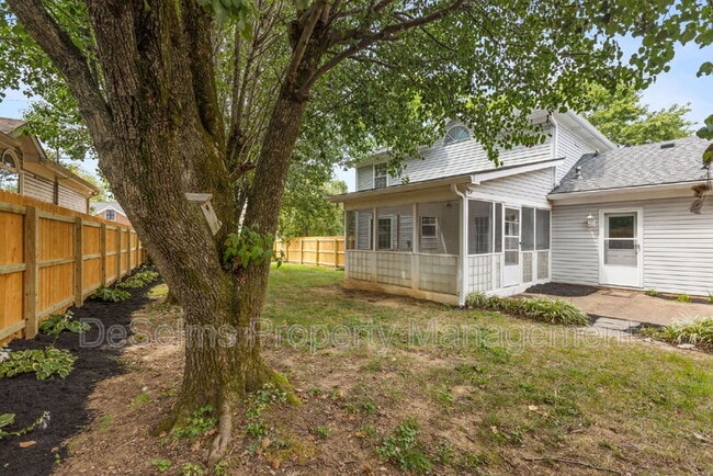 Building Photo - 5120 English Village Dr