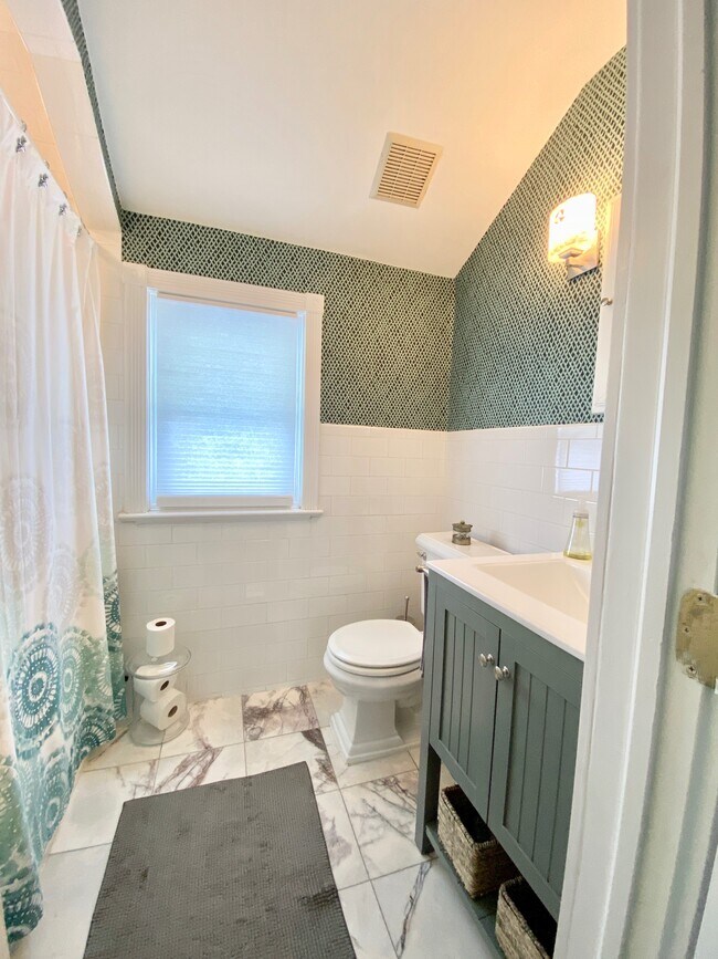 Building Photo - 306 5th Ave