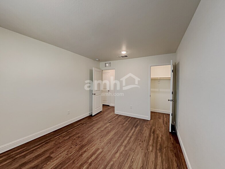 Building Photo - 9653 N Avenida Lucena