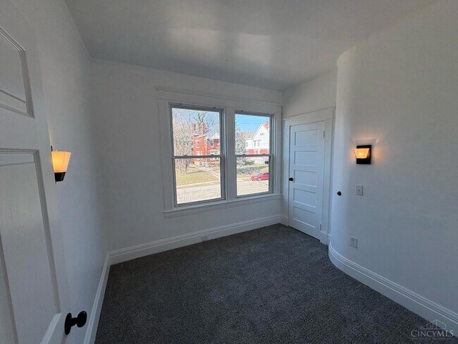 Building Photo - 2218 Highland Ave