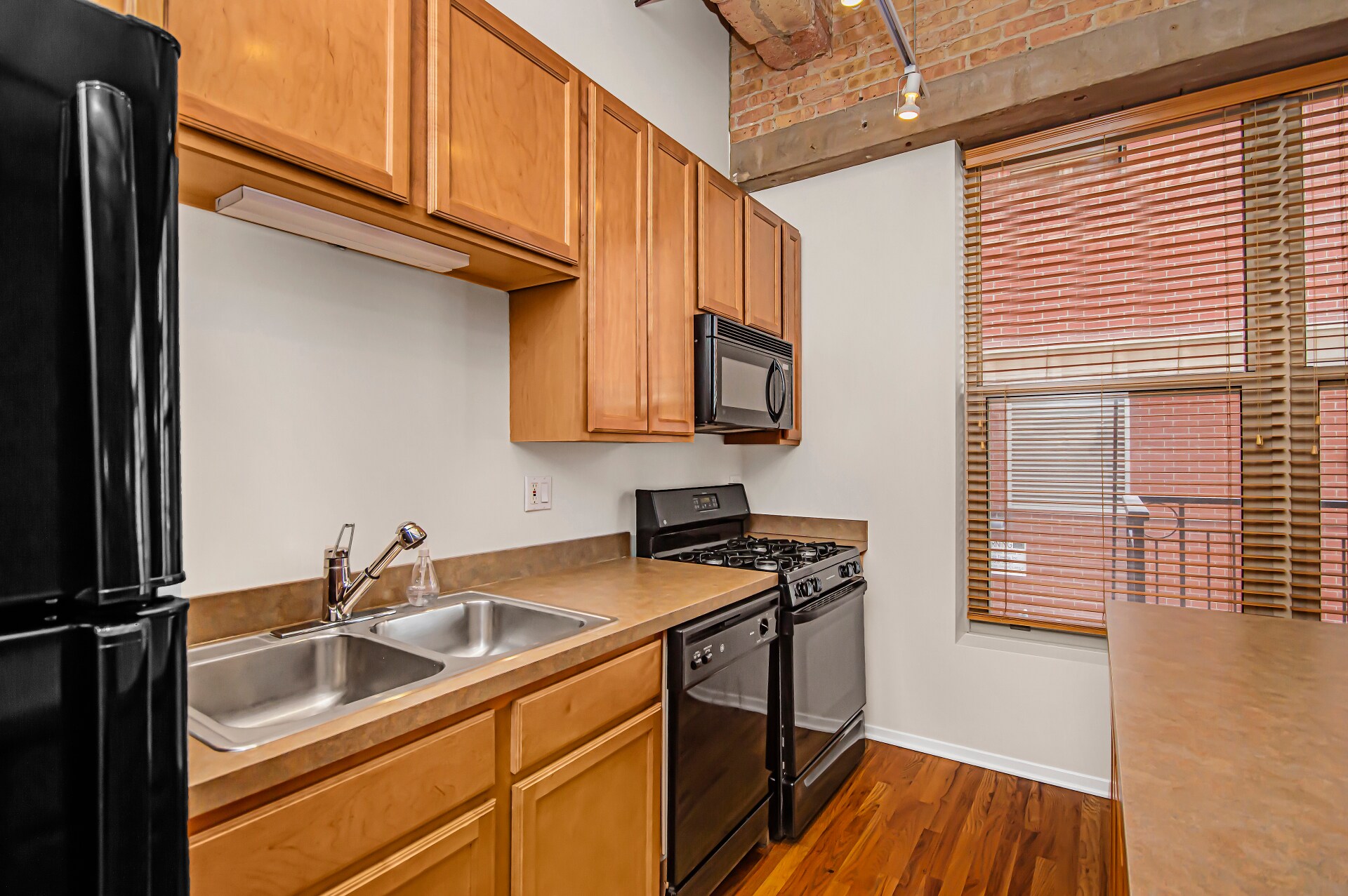 Building Photo - 1500 W Monroe St