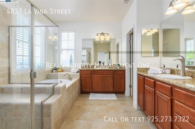 Building Photo - 4837 La Vina St