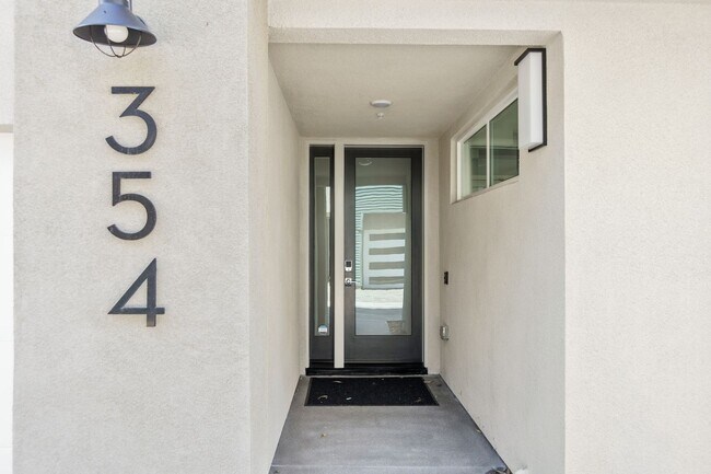 Building Photo - Available February! Upscale Carlsbad Townhome - 2 Blocks to the beach