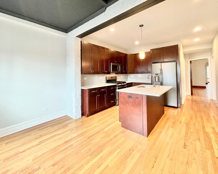 Building Photo - 2652 N Harding Ave