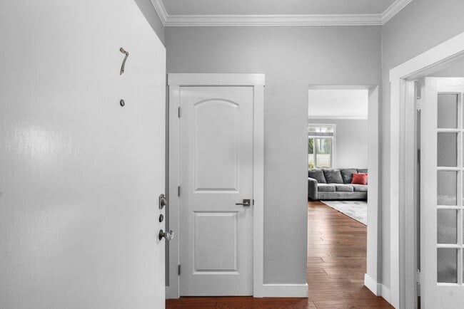 Building Photo - 1925 Leavenworth St