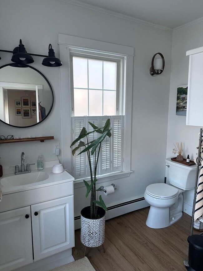 Building Photo - 23 Edwards St