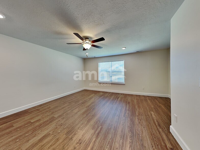 Building Photo - 2325 S Wild Horse Way