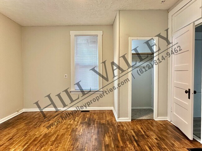 Building Photo - Two Bedroom Home