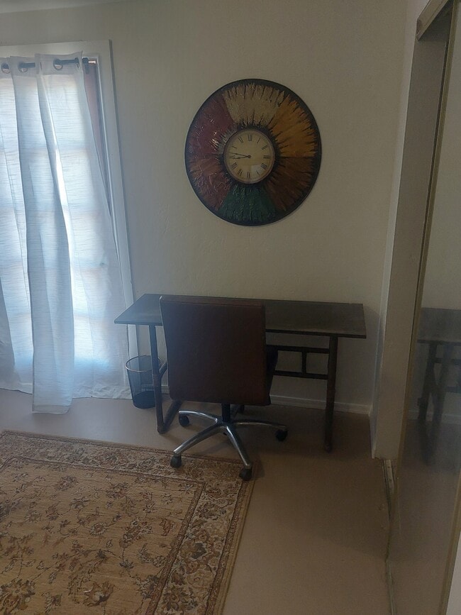 Building Photo - 9141 N Overlook Dr