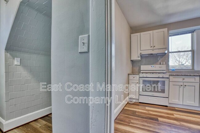 Building Photo - 2110 Taylor Ave