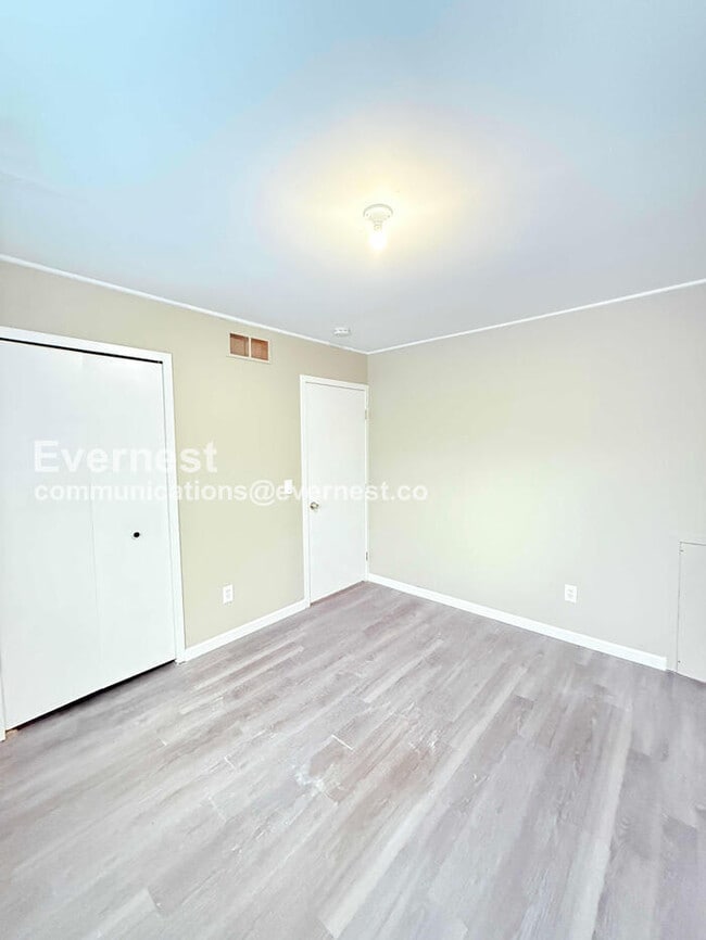 Building Photo - 3 Bed/1 Bath Home with Modern Amenities / Pet-Friendly / Vouchers Accepted / Available Now!