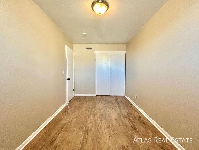 Building Photo - 5395 W 3rd Pl