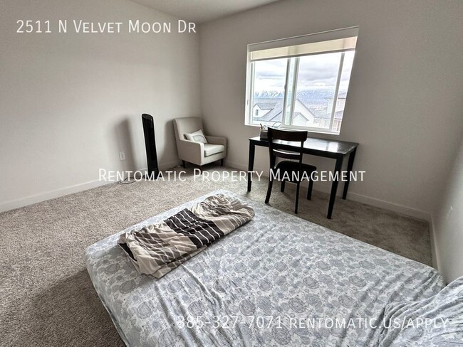 Building Photo - 2511 N Velvet Moon Dr