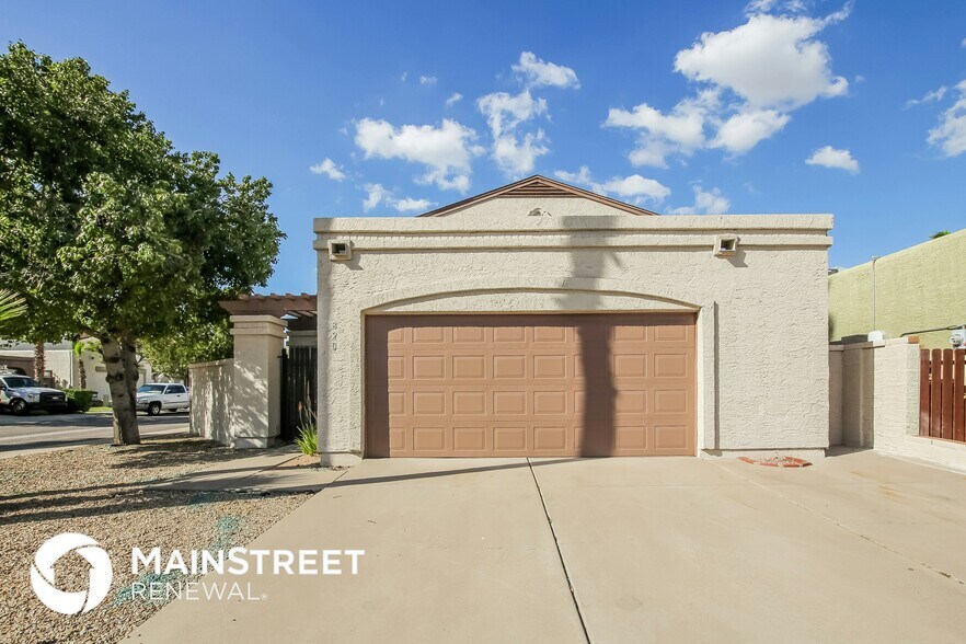 Building Photo - 820 E Marco Polo Rd