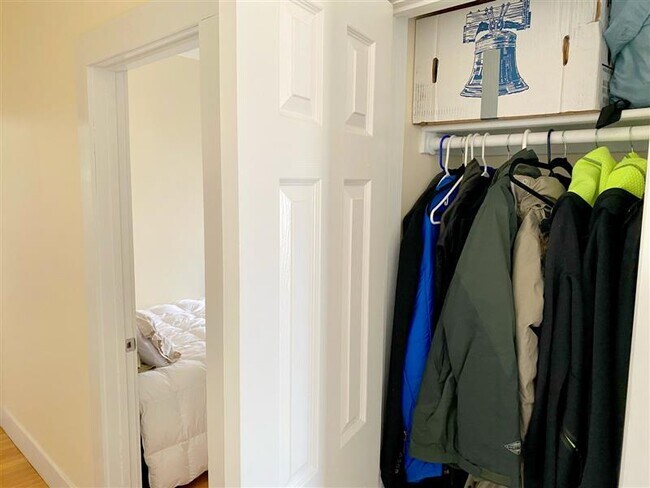 Building Photo - 14 Rockland Pl