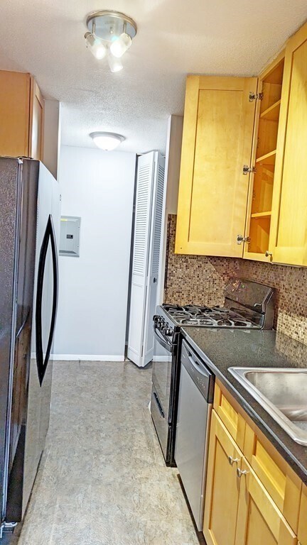 Building Photo - 60 Shrewsbury Green Dr