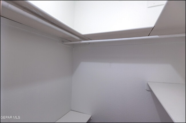 Building Photo - 894 Melville Ln