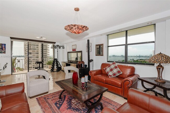 Building Photo - 11111 Biscayne Blvd