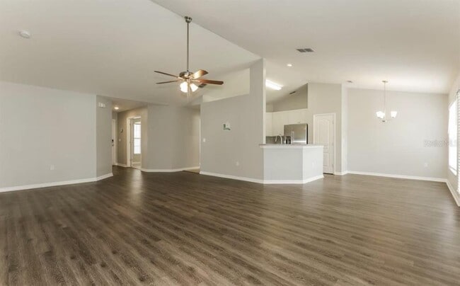 Building Photo - 1649 Hallcrest Dr