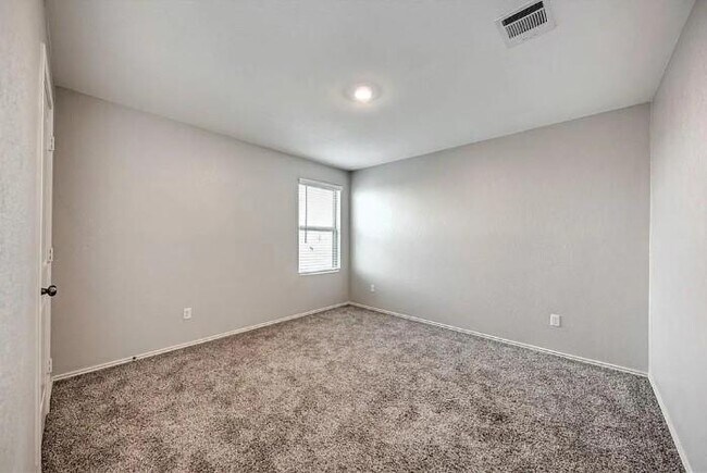 Building Photo - 817 Circle Wy