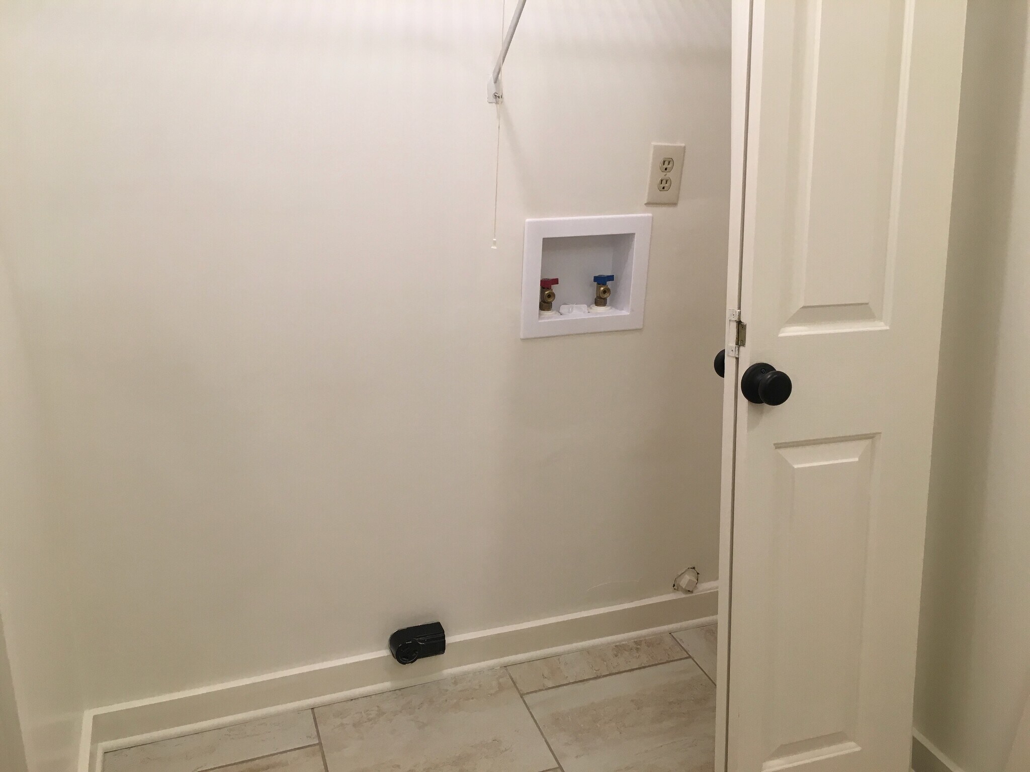 W/D Connections - 2808 10th Ct S