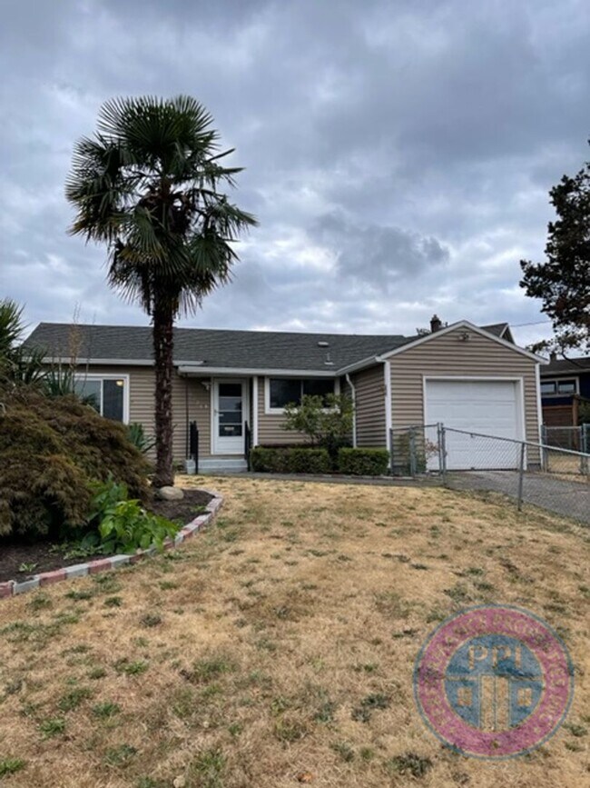 Building Photo - LEASE SPECIAL 1/2 OFF FIRST MONTH'S RENT!!! Desirable Woodlawn Neighborhood Ranch