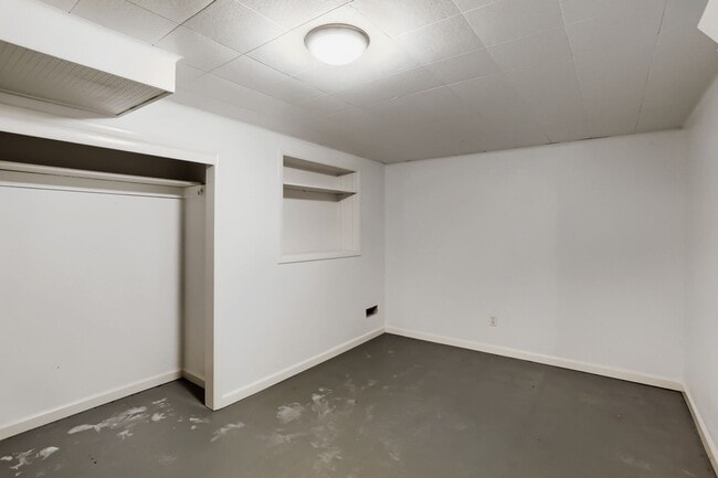 Building Photo - South Tabor — 2BR/1BA Home with Attached Garage