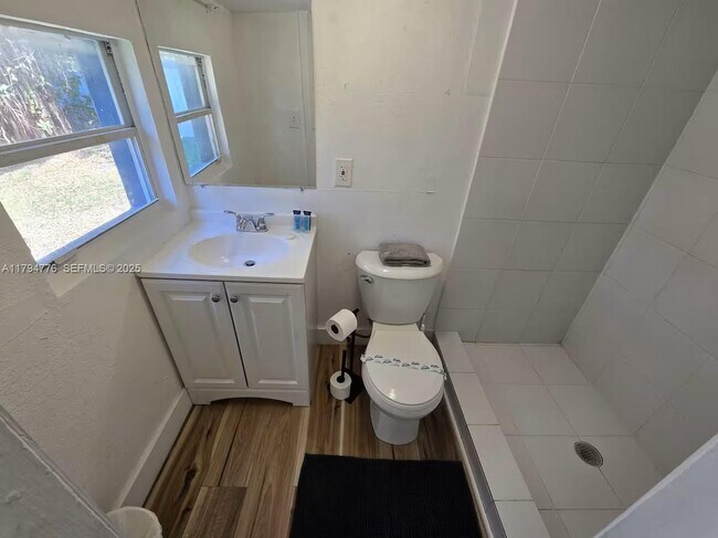 Building Photo - 7638 N Miami Ave