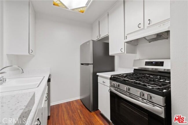 Building Photo - 18645 Hatteras St
