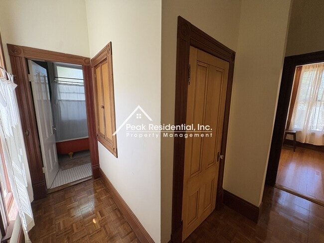 Building Photo - Furnished 1bd/1ba Midtown Duplex!
