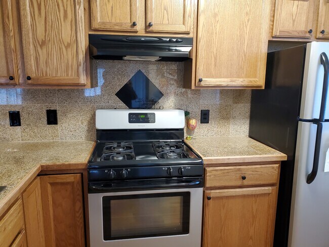 Building Photo - 709 Burgess Dr