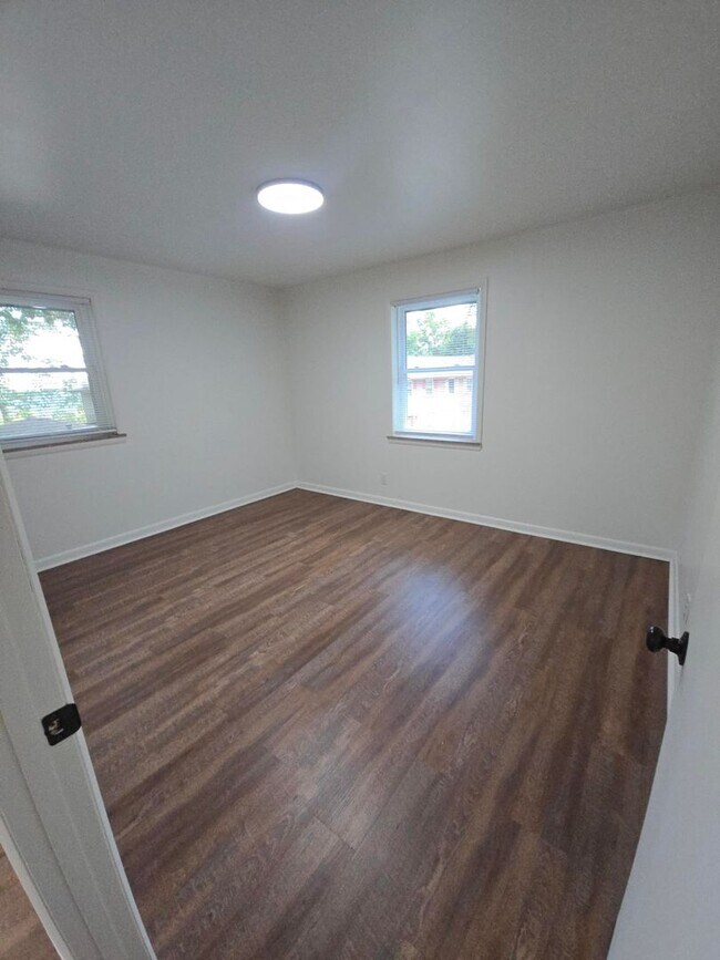 Building Photo - 2 bedroom 1 bath