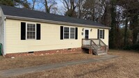 Building Photo - 3 Bedroom 2 Bath Highland Springs Rancher ...