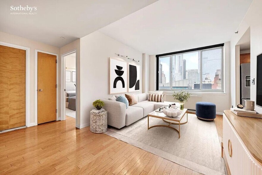 Primary Photo - 520 W 23 St