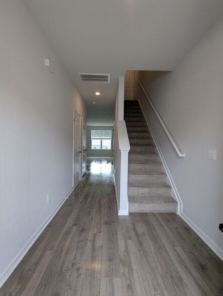 Building Photo - 645 Longtail Ln