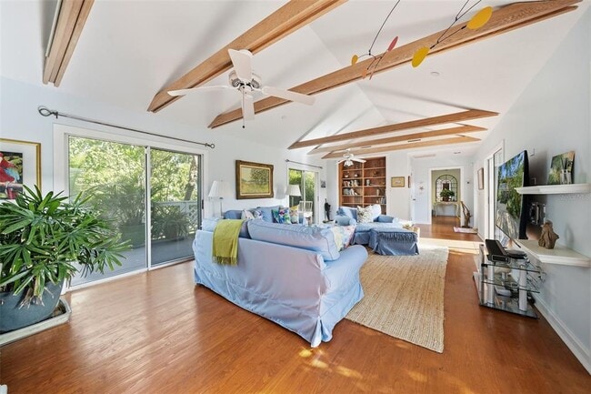 Building Photo - 700 Lands End Dr