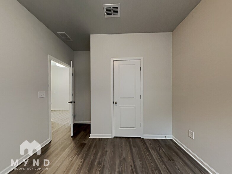 Building Photo - 719 Riverwood Pass