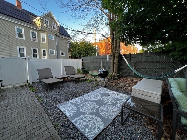 Building Photo - 40 Brastow Ave