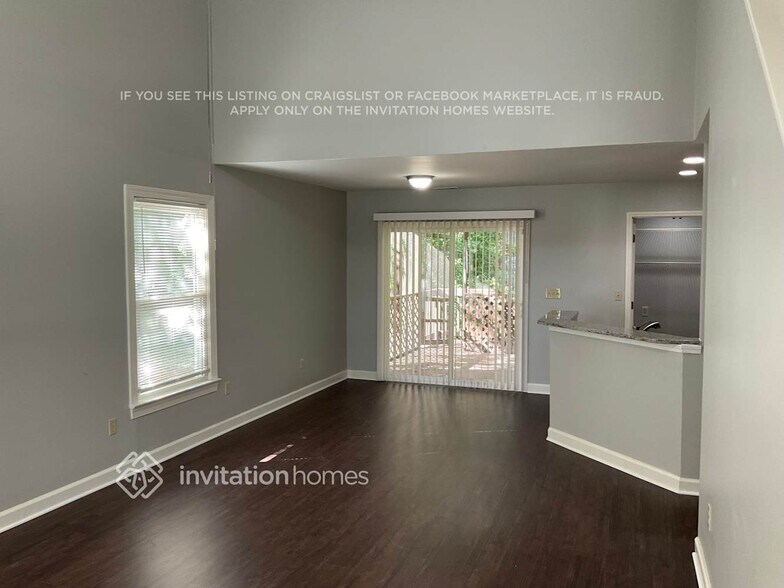 Building Photo - 3725 Oakwood Rd