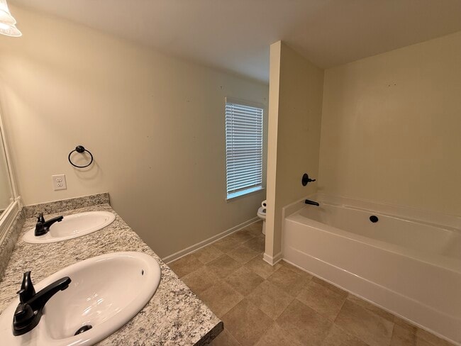 Building Photo - 1050 Mcconaughy Ct