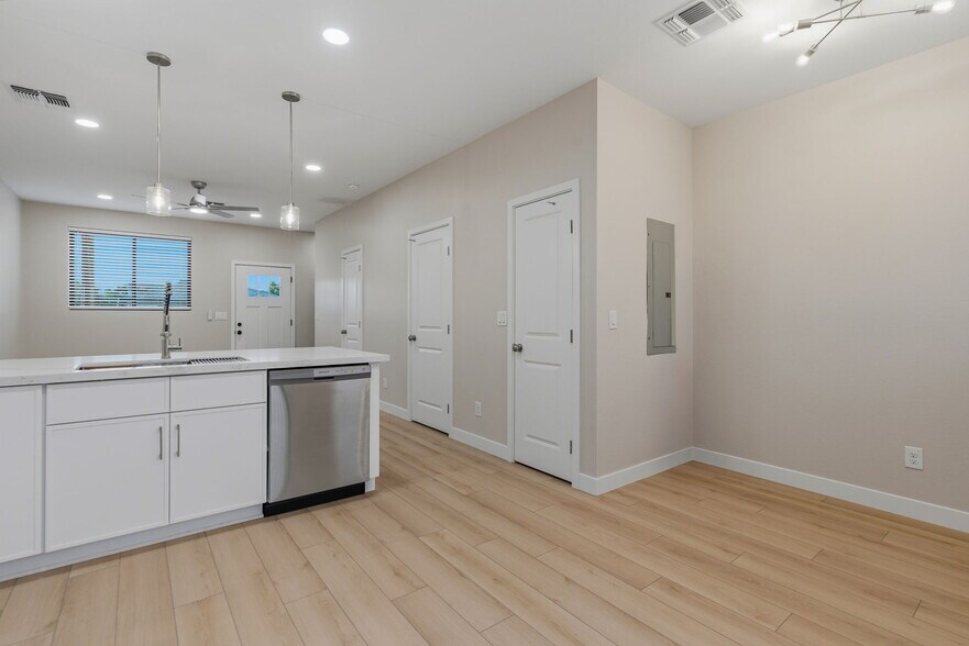 Building Photo - 1222 E Diamond St