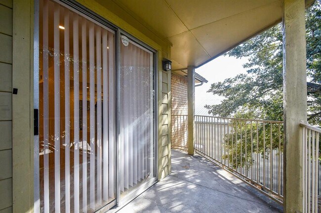 Building Photo - 11201 Lynbrook Dr