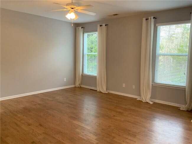 Building Photo - 1465 Parkside Village Dr