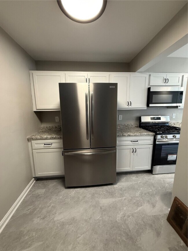 Building Photo - 7128 Yates St